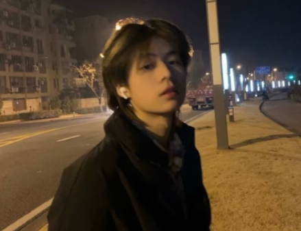 男生网名高冷成熟一点带特殊符号 很独特的男生(精选31句)