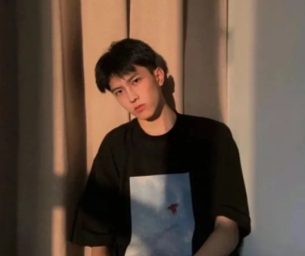 很高级让人印象深刻的男生网名 很上头的男生帅(精选41句)