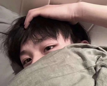 qq男生网名简单成熟四个字 像风一样(精选33句)