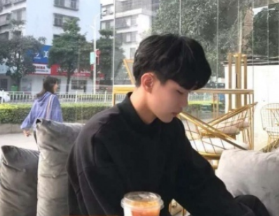 00后非主流网名个性男生 伪装的代名词
