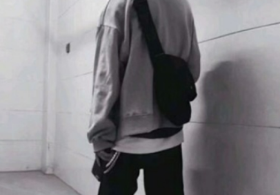 qq个性网名男生伤感心碎 我对自己开了一枪(精选33句)