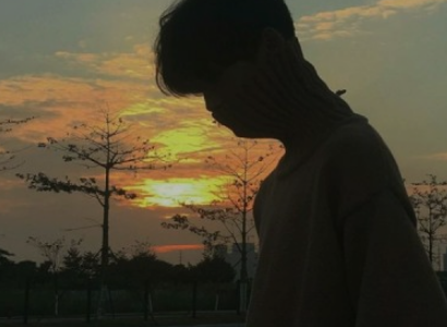 微信男生网名好听又帅气 迷人又混蛋(精选36句)