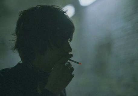 qq网名男生伤感加符号2022精选 眼泪迷失了曾经的