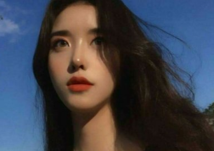 超级伤感网名女生心碎难过 心已碎无处隐藏(精选33句)