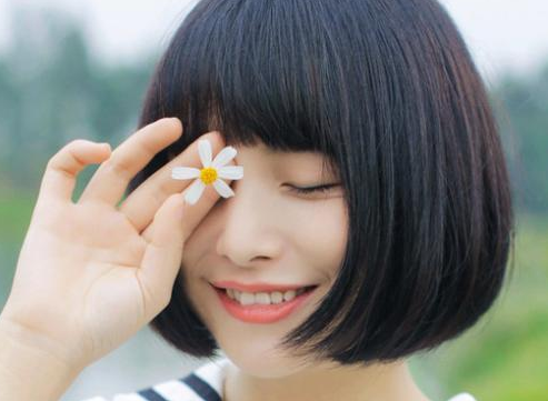 超可爱女生网名大全2022 看着镜子卖卖萌