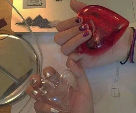 简洁很成熟的微博网名女生大气 姑娘有苦不流泪(精选49句)