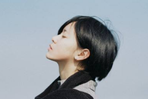 2022微博网名女生简单有气质 成长就是将哭声调成