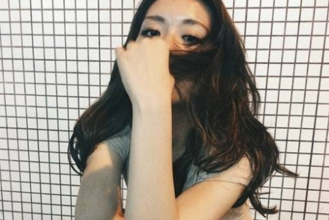 超拽女生网名两个字2022女王范 街头只剩我一人独