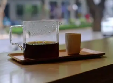 雨天一个人喝咖啡的优美句子 一个人静静享受喝(精选22句)