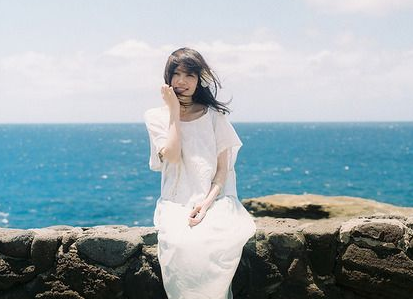 感觉很幸福的网名女生很简单 你微笑时好美(精选54句)