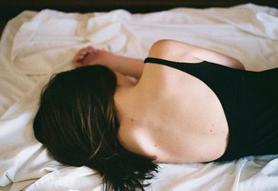 女生网名大全伤感想落泪的 情到深处放不下(精选51句)
