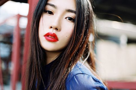 2022qq网名女生伤感最新版 活该没人陪伴你i