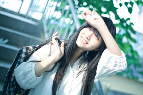好听带伤感的女生qq个性网名 我拼命地想要逃走(精选94句)