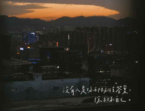 有点孤独又沧桑的网名 在人间凑数的日子(精选30句)