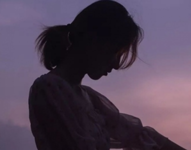 单身网名女生伤感经典 情是堕落的伤(精选32句)