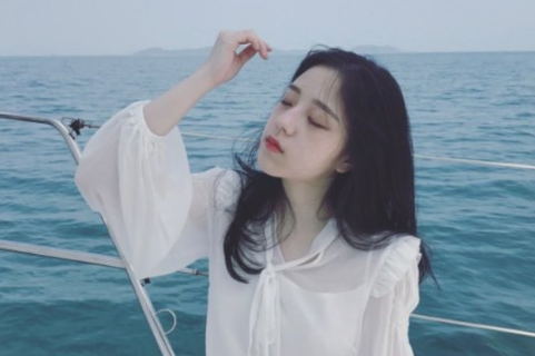 一个人孤独伤感网名窒息的痛 无法停止悲伤的伤(精选52句)