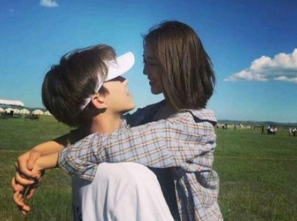 最新秀恩爱情侣网名一对一男一女 我家女神最耀(精选21句)
