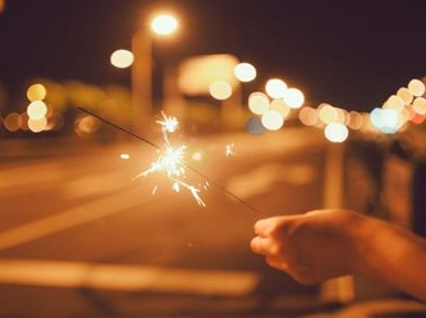 跟好朋友一起跨年的开心说说 2022跨年夜开心的语