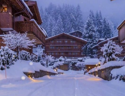 朋友圈下雪天文案简短文艺 大雪纷飞的唯美说说(精选27句)