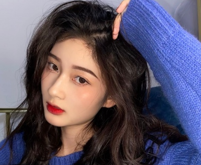 关于女孩子脱发搞笑朋友圈说说 掉头发的幽默朋(精选18句)