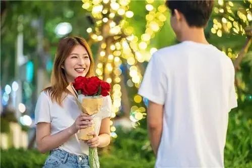 好听的表白文案 比较文艺的表白文案(精选16句)