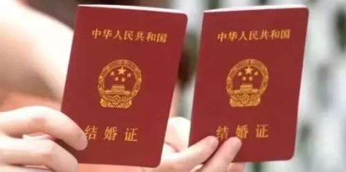 适合宣布领证的句子 宣布两个人领证的句子(精选15句)