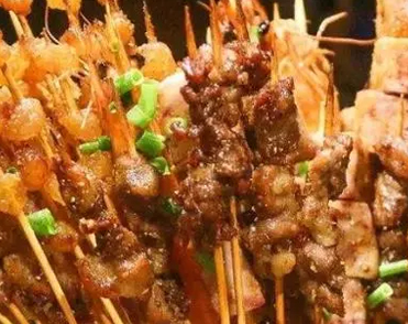 吃烧烤发朋友圈的精美句子 吃烧烤的搞笑朋友圈(精选24句)