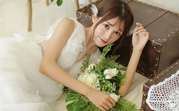 那些很皮很搞笑的短句子短句子 我想把房子卖了养你 可是房东不同意