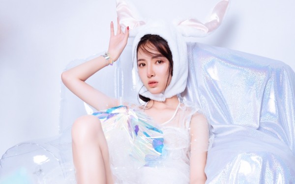 那些很皮很搞笑的短句子短句子 我想把房子卖了养你 可是房东不同意