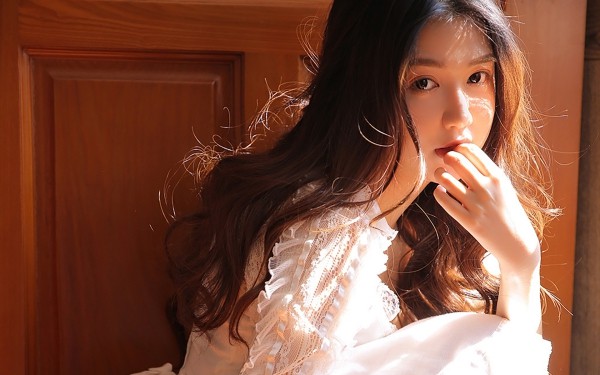 除了自己没人会心疼你的语录句子 女人对自己好点总没错