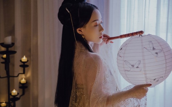 女生深夜哭了的美句句子