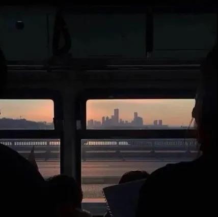 夜深人静孤独伤感句子配图