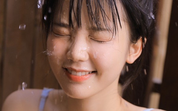 适合自拍发朋友圈的句子 自拍一个人的短句子心情句子