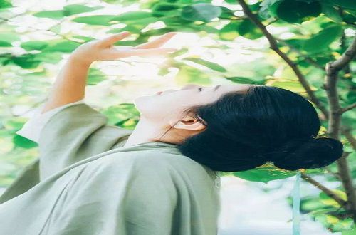 谢新恩·樱花落尽阶前月