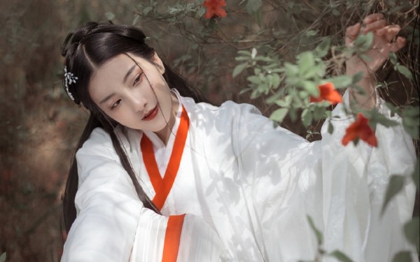 独特女人气质简短短句 女人魅力和气质的句子