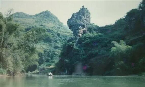描写山的诗句 精选17句优美短句