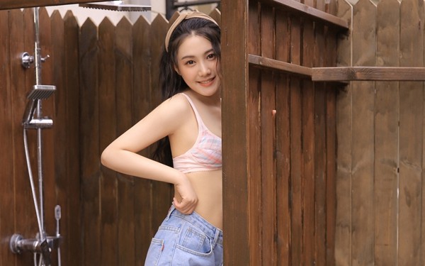 情侣照片配一句话简单 情侣照发朋友圈的朋友圈说说