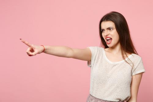 有关狗眼看人低的句子 讽刺狗眼看人低的句子33句