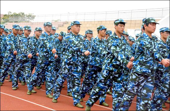 军训励志语录 钢铁意志在军营中磨炼
