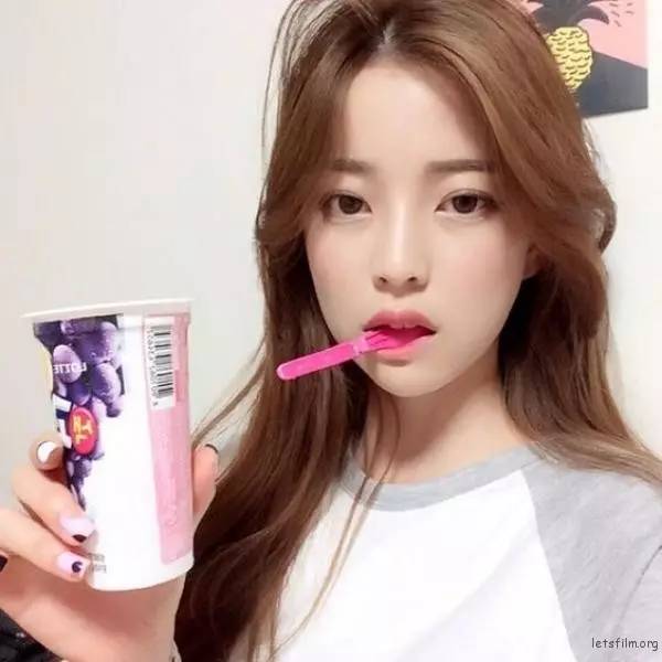 女生发朋友圈超可爱的文案 沙雕又吸引人的女生自拍说说