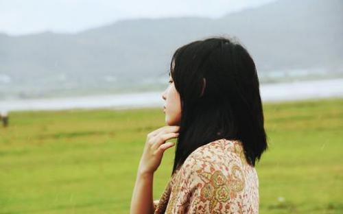 激励女生的心灵鸡汤文案 女人发抖音最火的句子31句