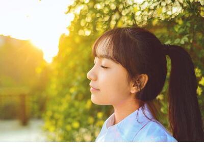 让男友彻底感动哭得说说 感动哭了的句子