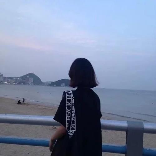 心烦心累心情差图片 无奈