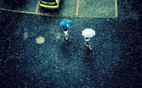 下雨说说心情短语