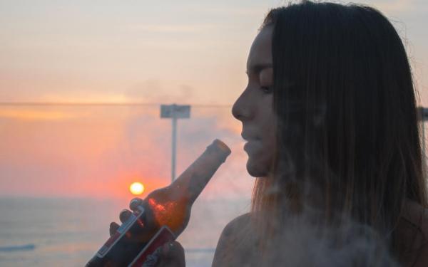 对老公心寒绝望的句子 淋过雨的空气,疲倦了的伤心
