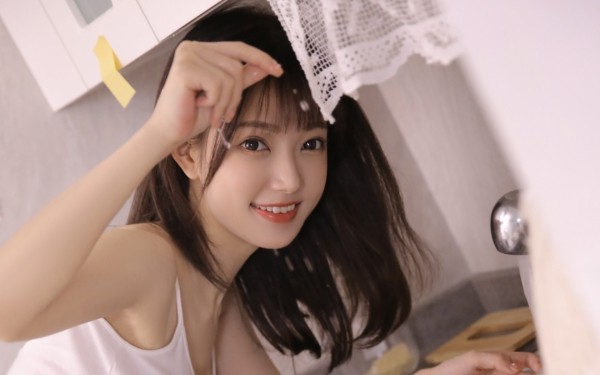 生活的qq语录大全 左手握着幸福，右手握着回忆，花开不败……