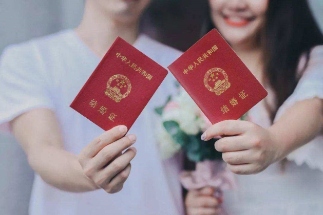 晒结婚证的简短句子 适合发结婚登记照片朋友圈的句子