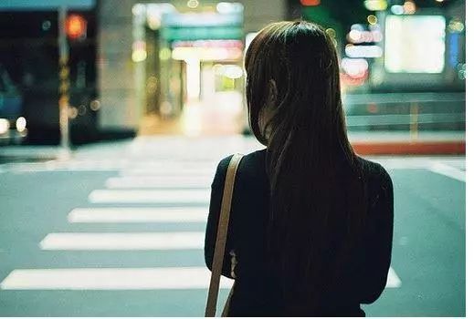 伤感扎心短句中年伤感语录 成年人伤感催泪的扎心语录