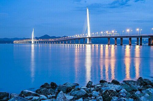 海峡轻浪