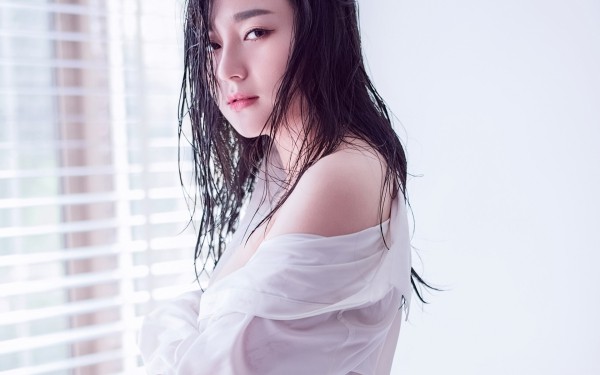 风在吹，云在追，时针在绕，青春剩多少能燃烧